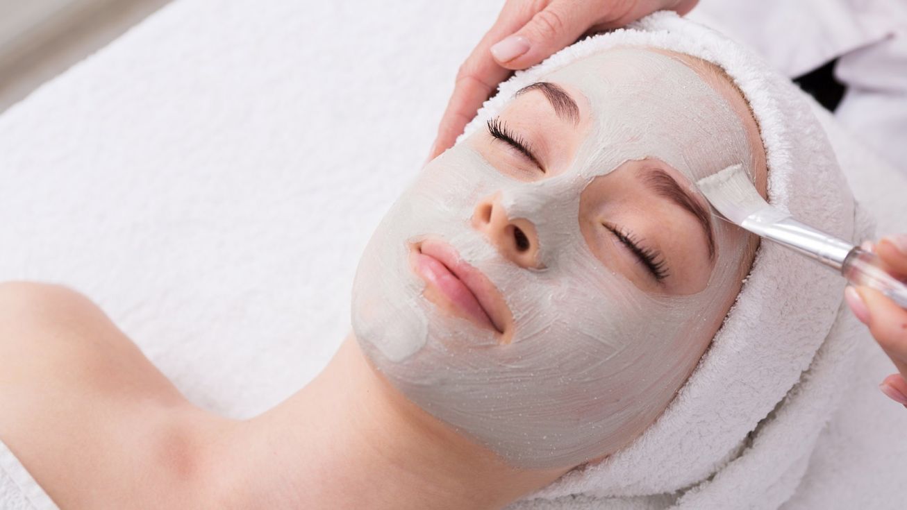 Application pinceau du Soin visage anti-âge Phytomer pionner