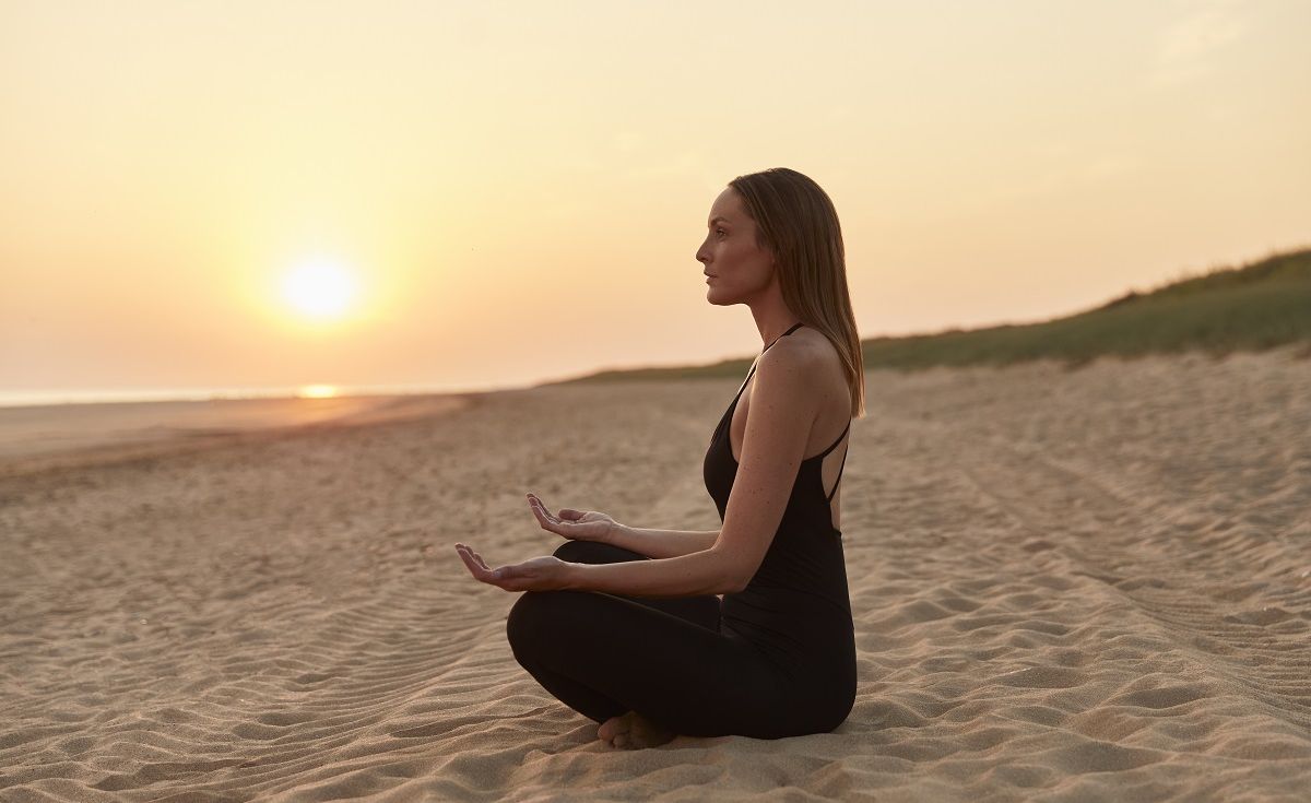 femme plage séjour yoga retraite
