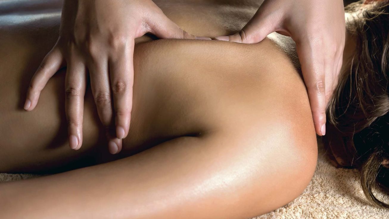 Massage du dos de la cure thalasso