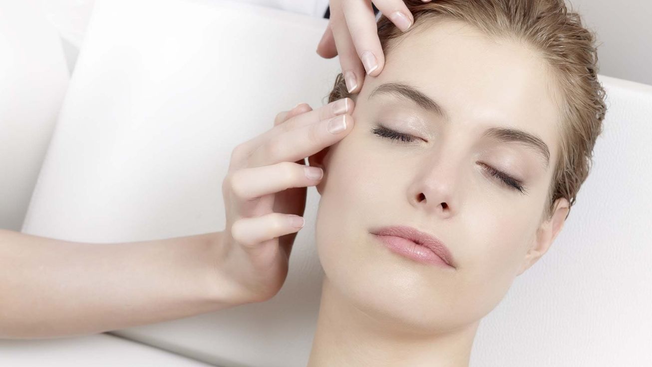 Soin 3 dimensions dermo-cosmétique sur le visage