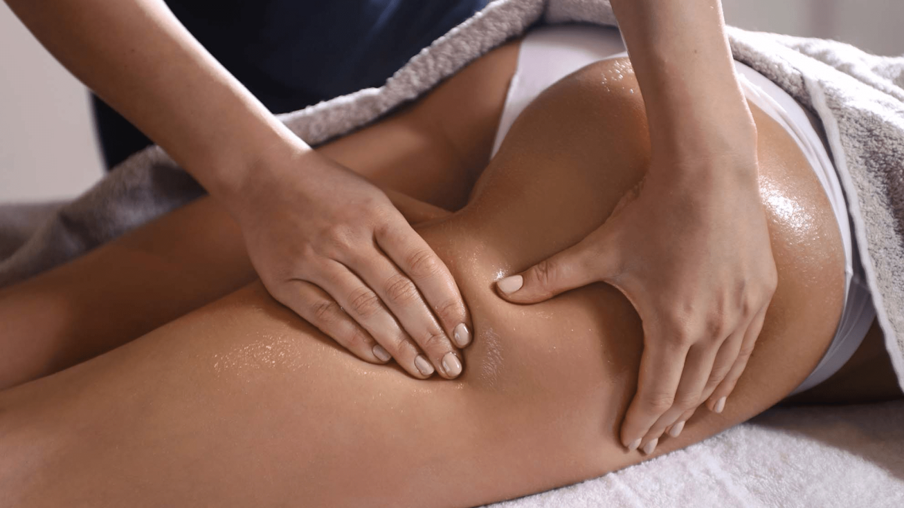 Massage cuisse durant le soin minceur Phytomer P5