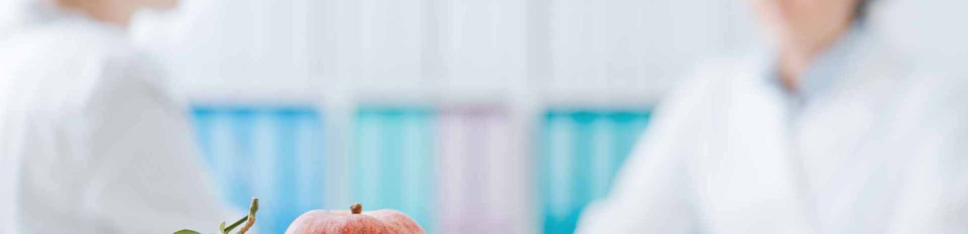 une femme et un médecin en rendez vous de micronutrition