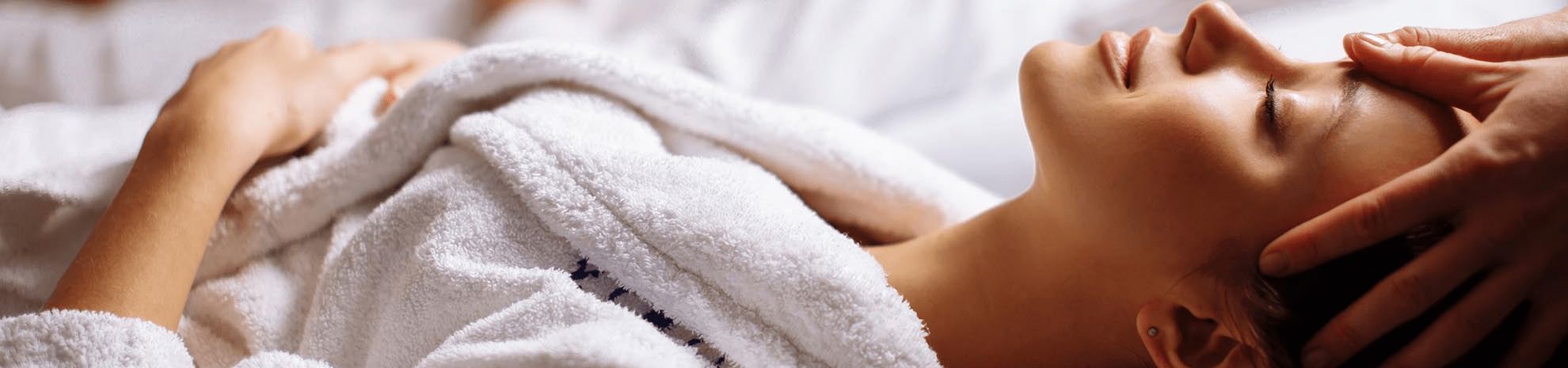 couple se faisant masser le visage