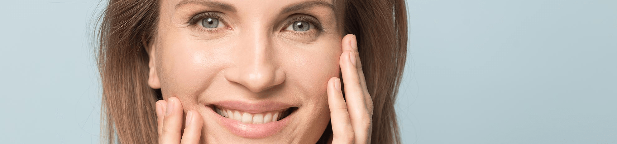 femme après un soin visage anti-âge