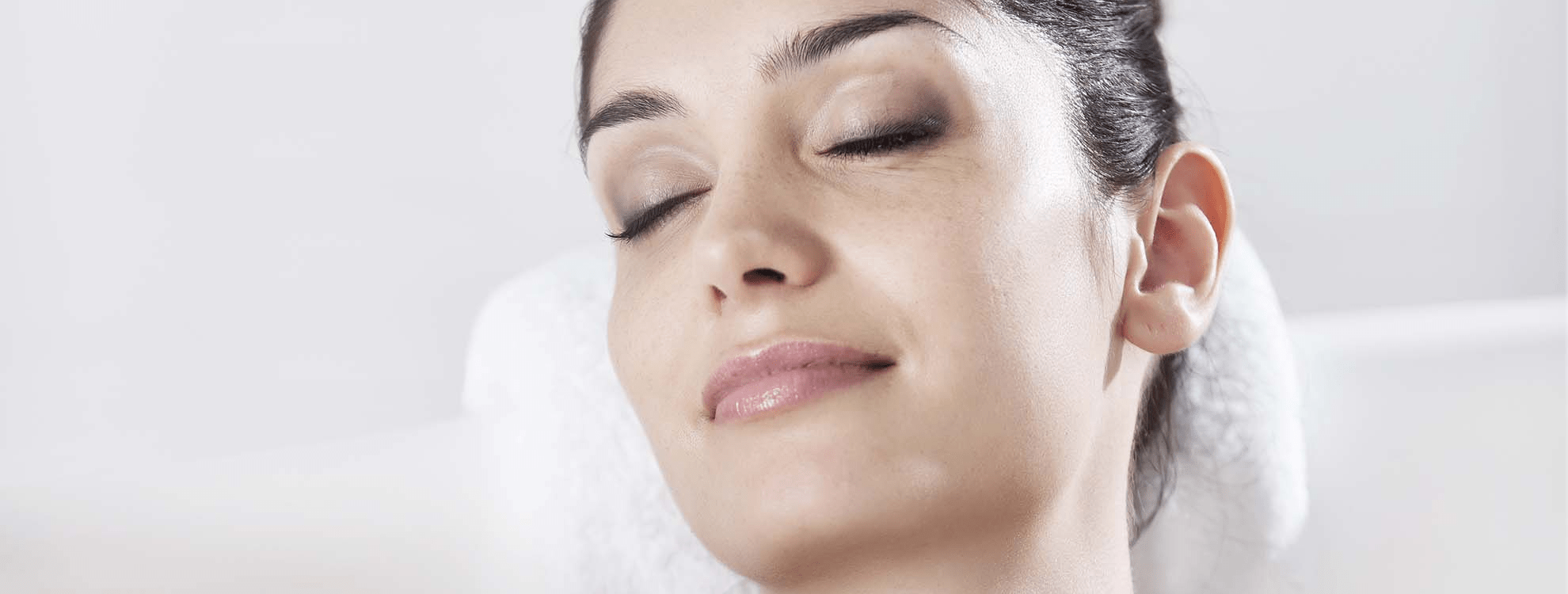 personne dans un bain hydromassant cristaux de mer ou gelée d'algues