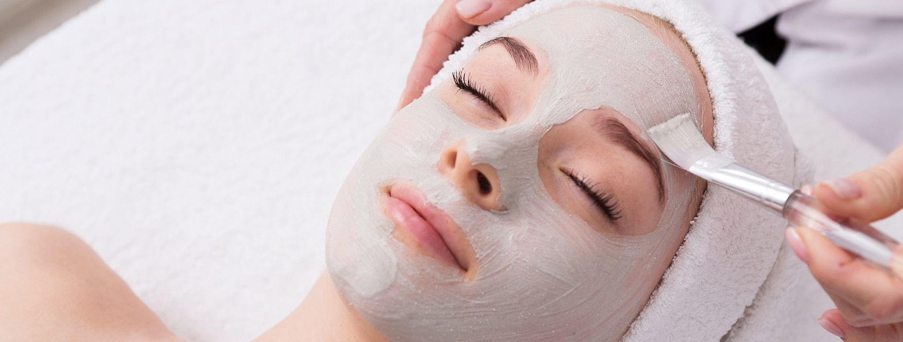 Application pinceau du Soin visage anti-âge Phytomer pionner