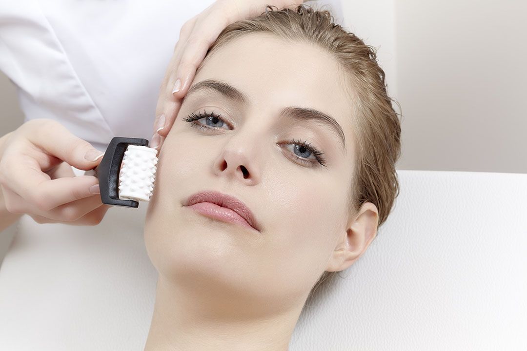 Femme pendant un soin mesoforce revitalisant