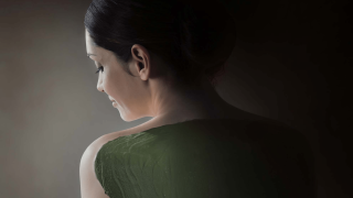 enveloppement dos femme