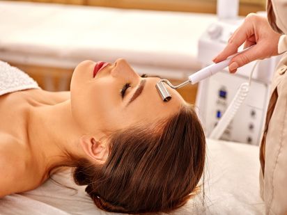 Femme soin médecine esthétique mésolift anti-âge