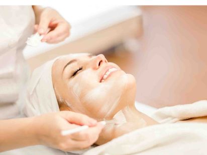 soin visage appliqué au pinceau