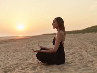 femme plage séjour yoga retraite